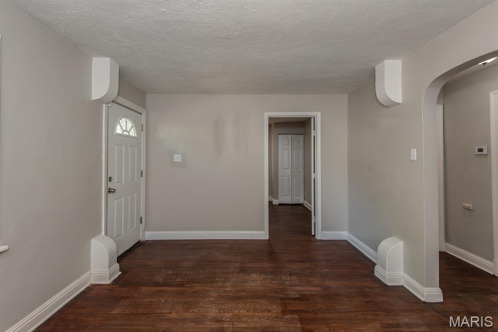 320 Henquin Drive Ferguson, MO 63135 - Photo 8 of 44