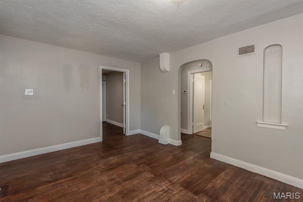 320 Henquin Drive Ferguson, MO 63135 - Photo 9 of 44