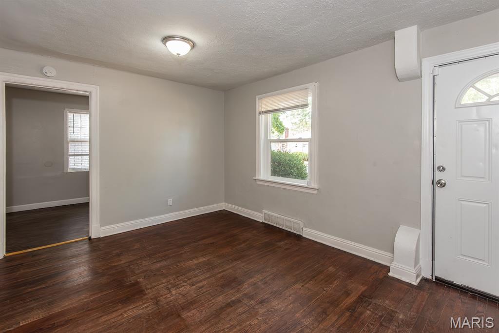 320 Henquin Drive Ferguson, MO 63135 - Photo 10 of 44