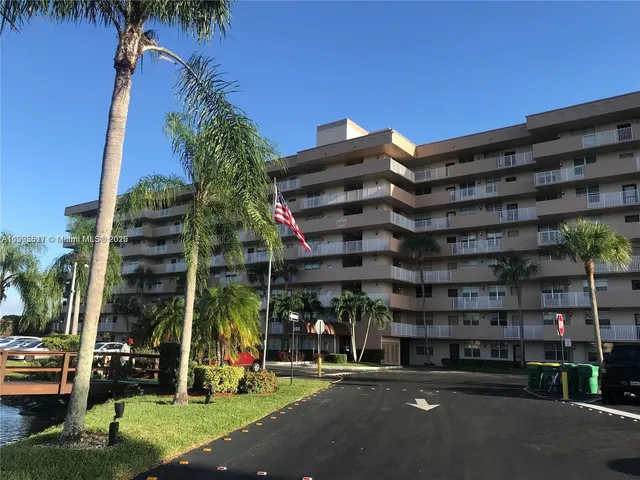 $225,000 | 250 Jacaranda Drive, Unit 402, Plantation, FL 33324