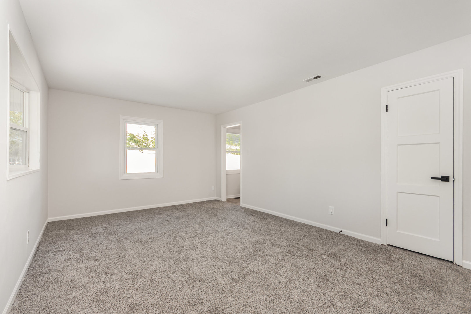 305 Luana Road Joliet, IL 60433 - Photo 4 of 16 an empty room with windows