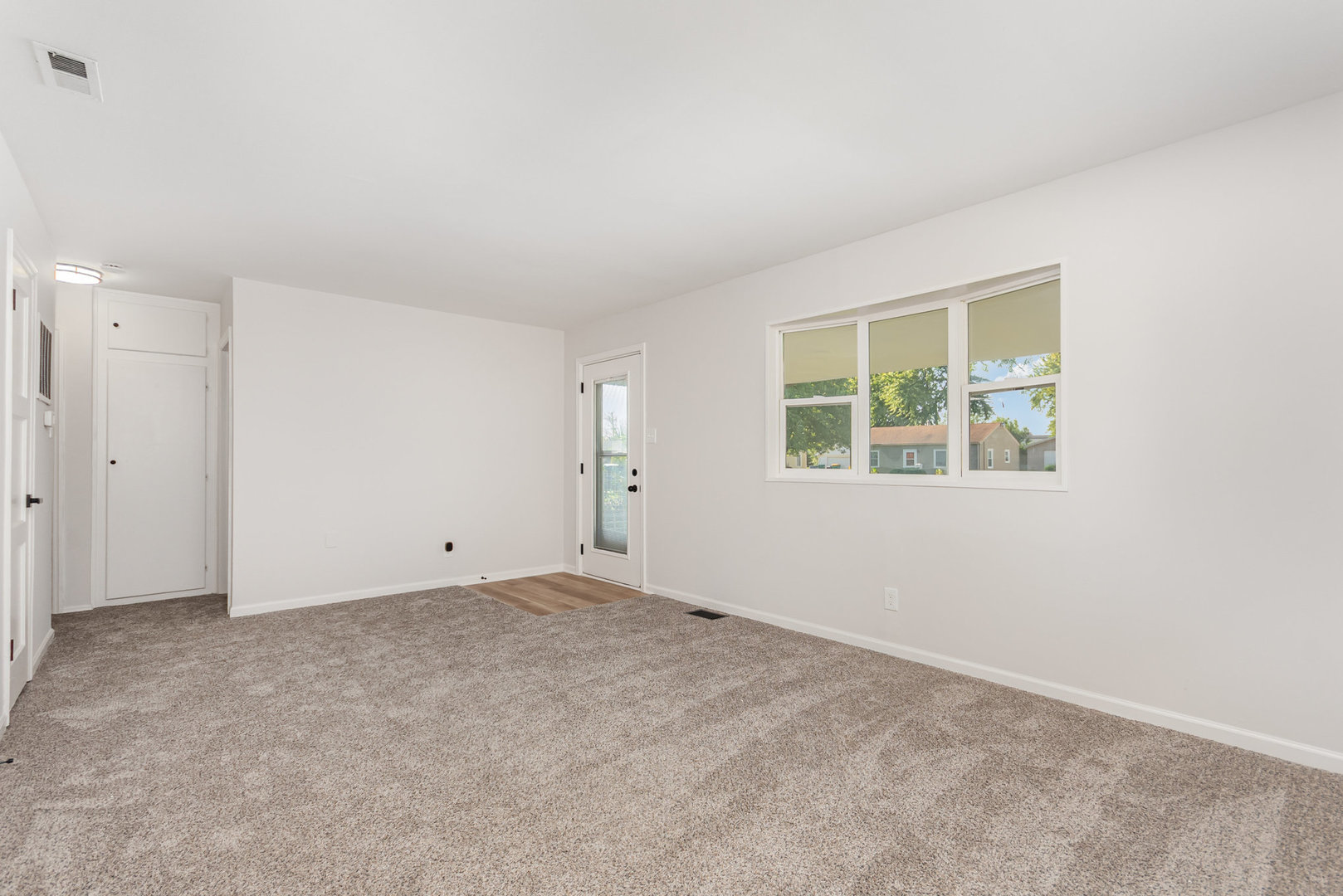 305 Luana Road Joliet, IL 60433 - Photo 5 of 16 an empty room with a window