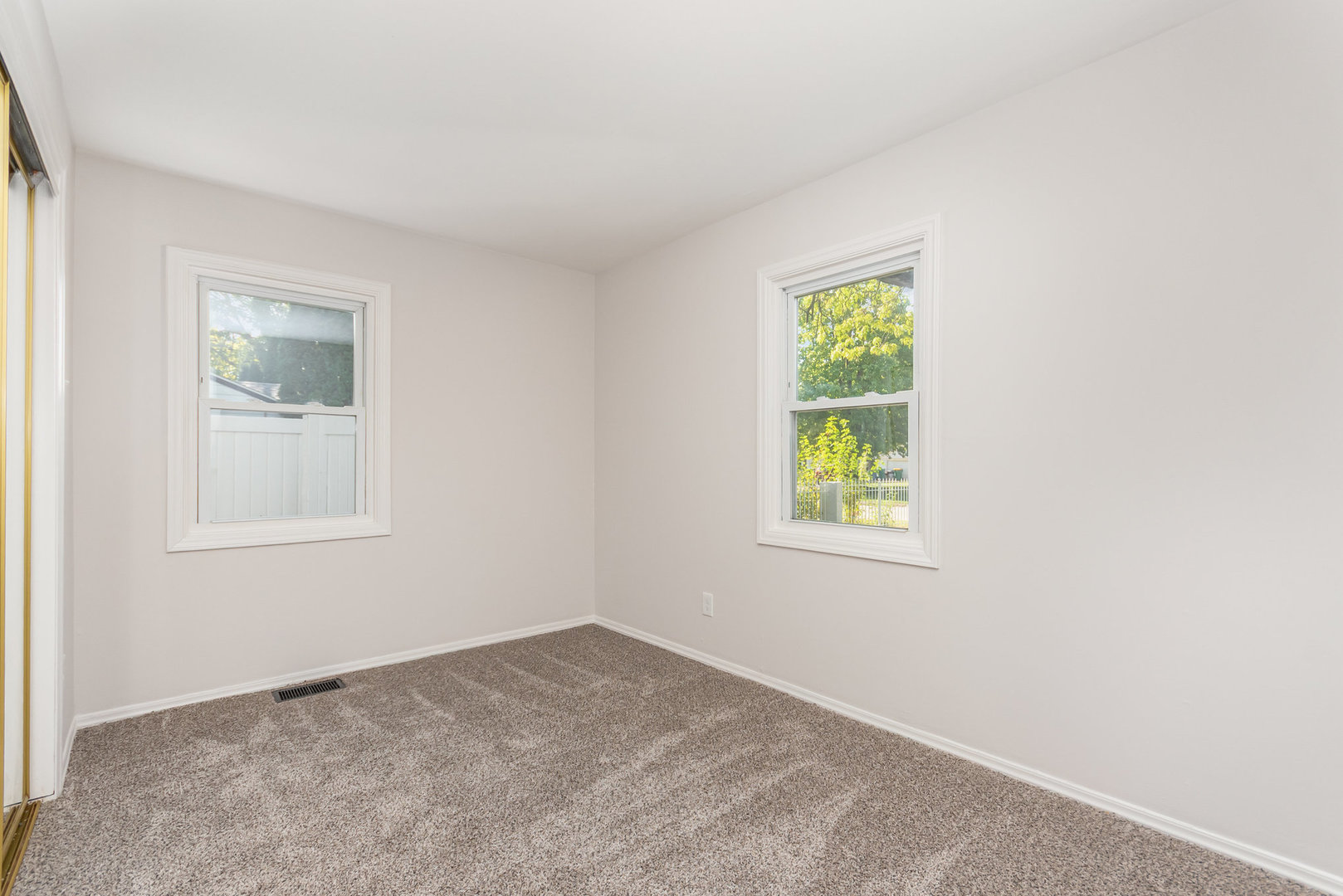 305 Luana Road Joliet, IL 60433 - Photo 10 of 16 an empty room with windows