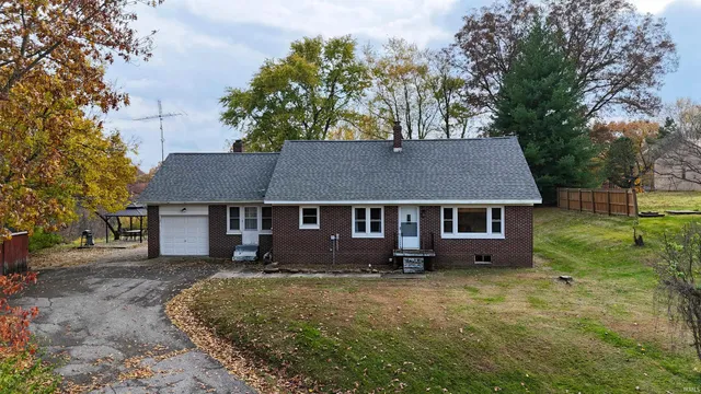 $269,900 | 8264 East Schnellville Road, Birdseye, IN 47513