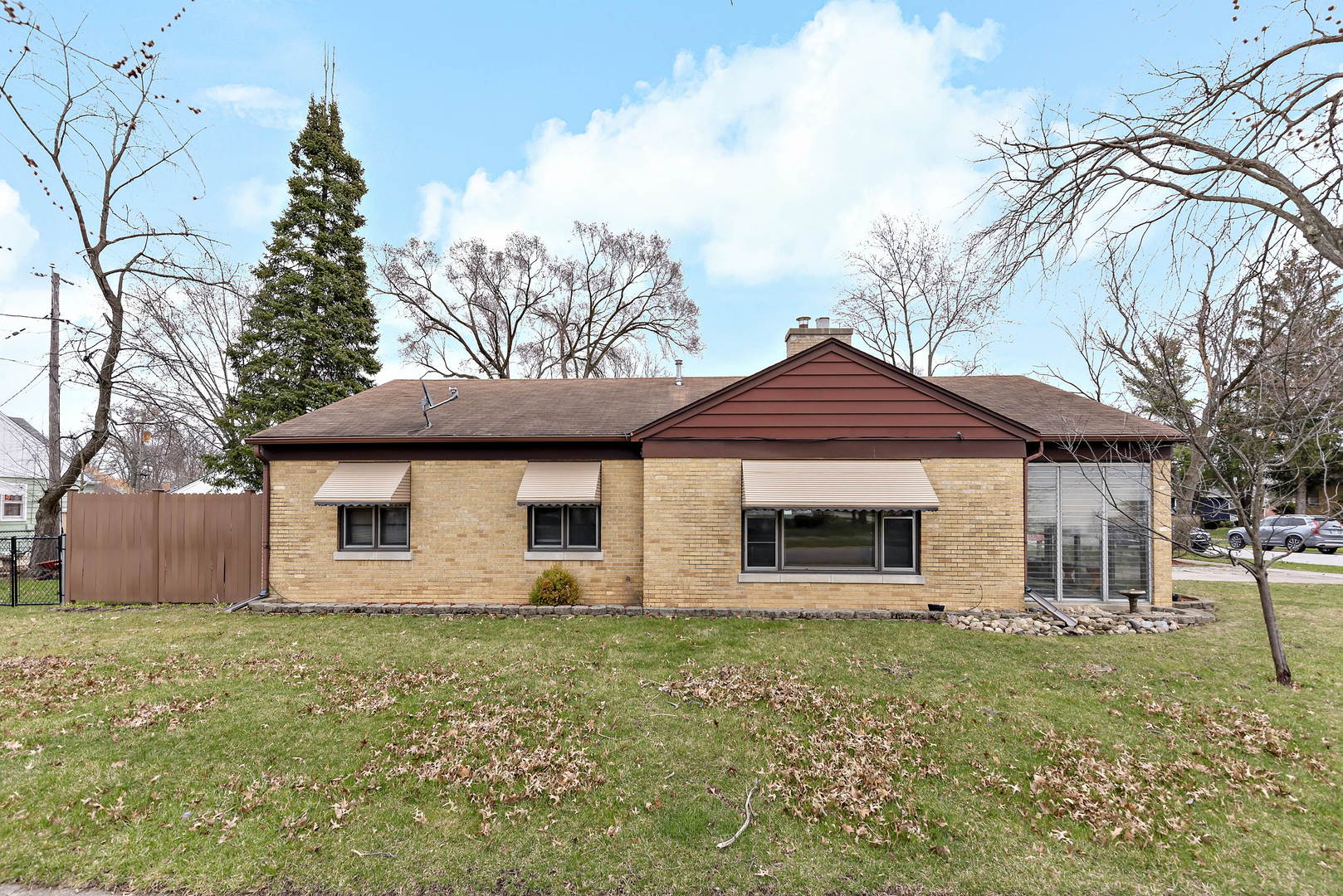 377 Cass Street Crete, IL 60417 - Photo 3 of 14 a front view of a house with garden