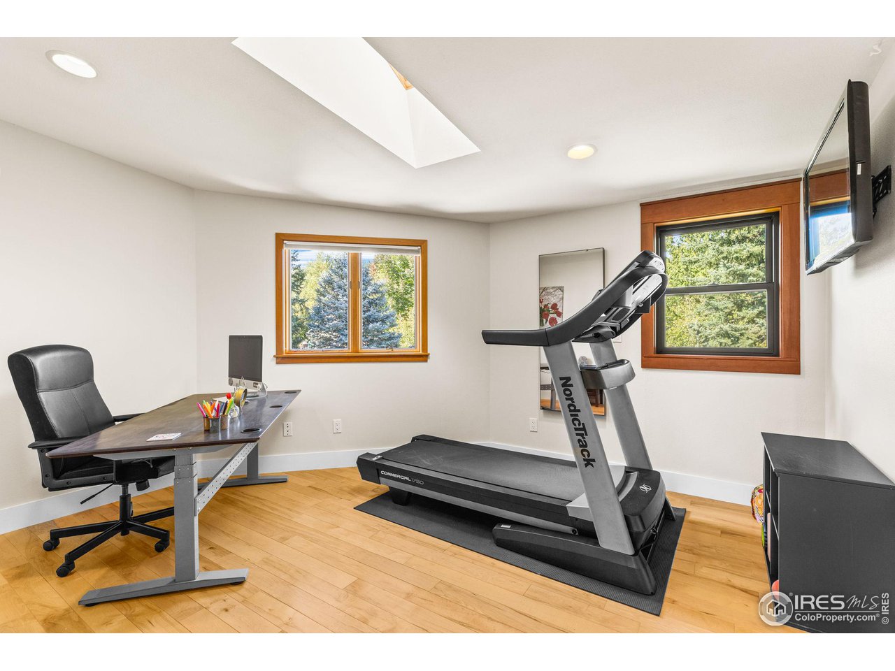 2545 Tamarack Avenue Boulder, CO 80304 - Photo 24 of 40 a living room with furniture a air conditioner vent and a window