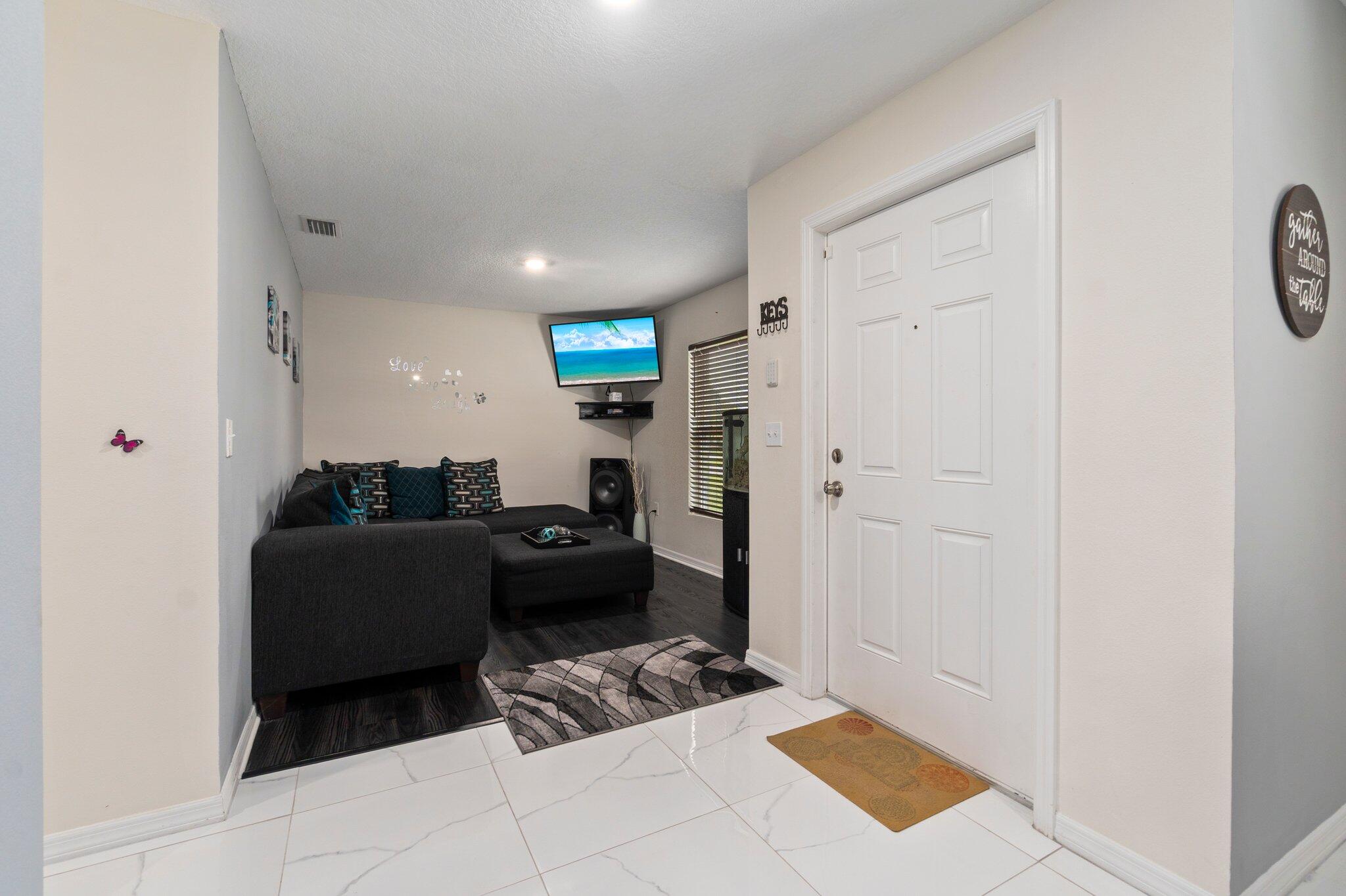 2001 Southwest Libra Lane Port St. Lucie, FL 34984 - Photo 3 of 29 4-web-or-mls-DSC04762