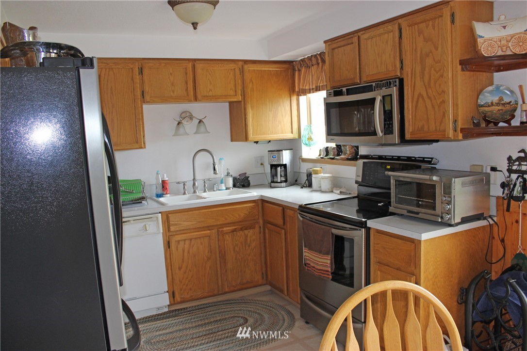 16933 Eugene Street Southwest Rochester, WA 98579 - Photo 5 of 25
