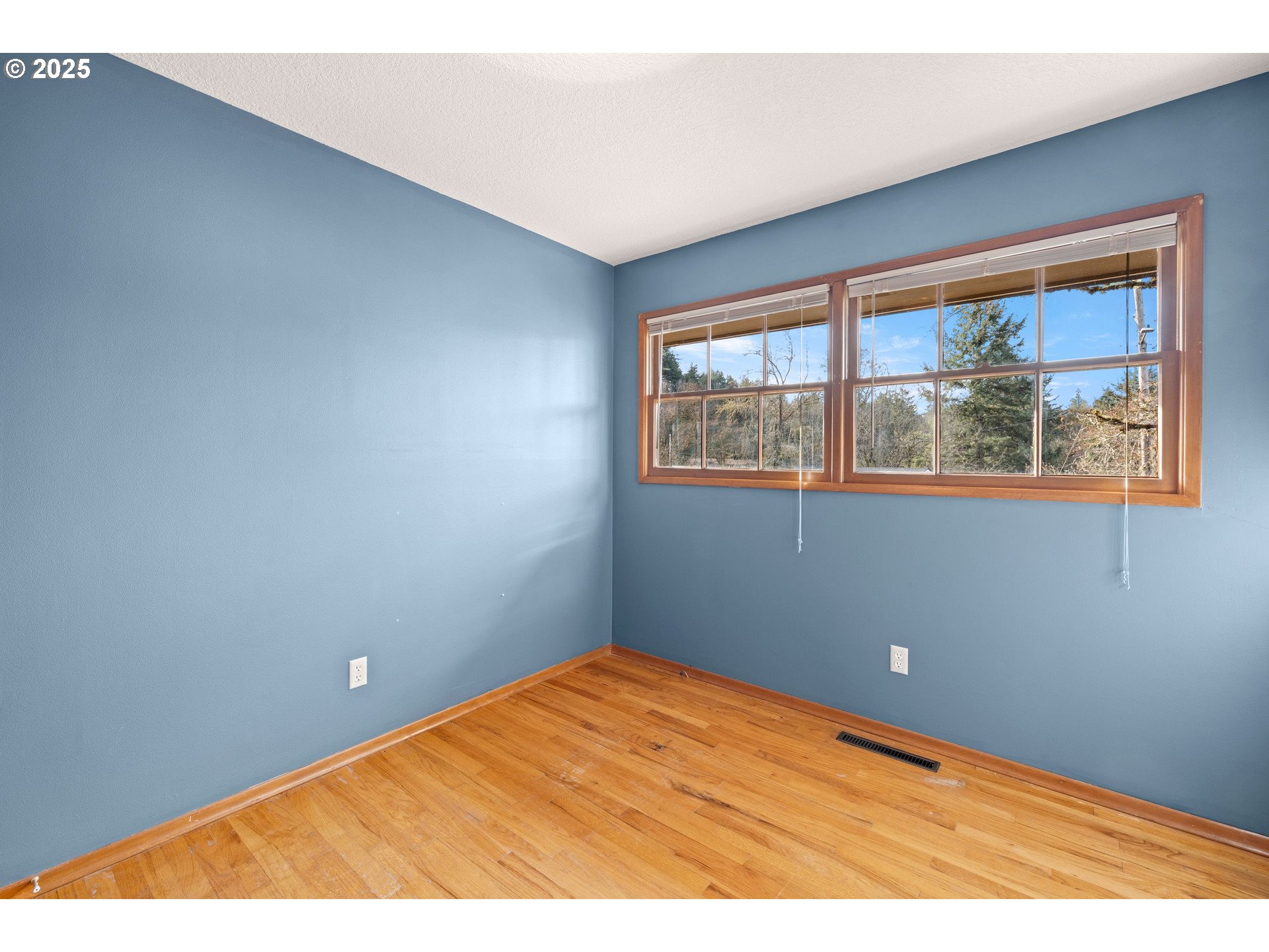 5418 Southwest 34th Place Portland, OR 97239 - Photo 15 of 48