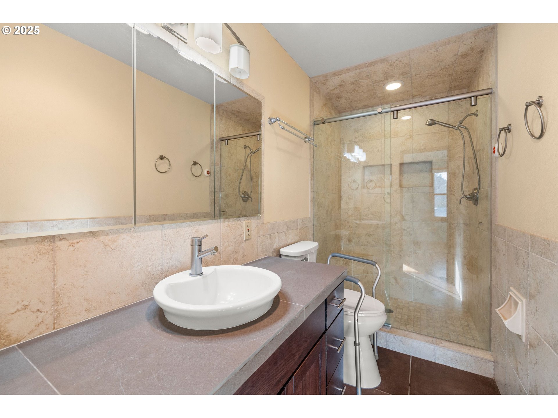 5418 Southwest 34th Place Portland, OR 97239 - Photo 17 of 48