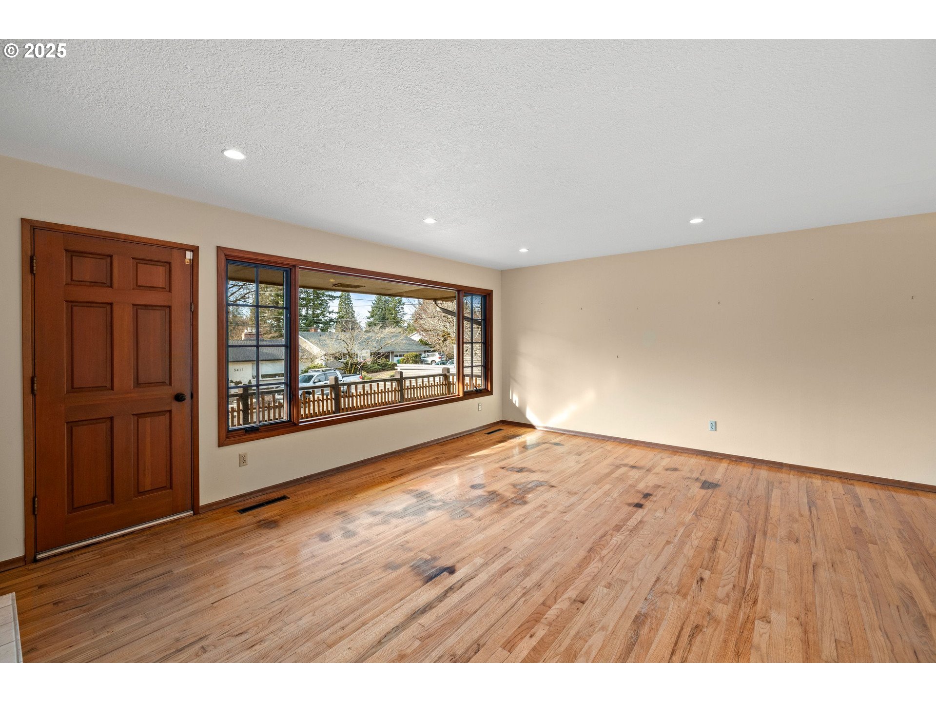 5418 Southwest 34th Place Portland, OR 97239 - Photo 5 of 48