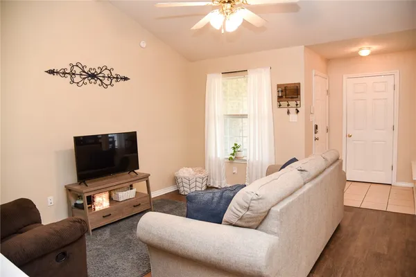$1,550 | 3813 Oldenburg Lane, College Station, TX 77845
