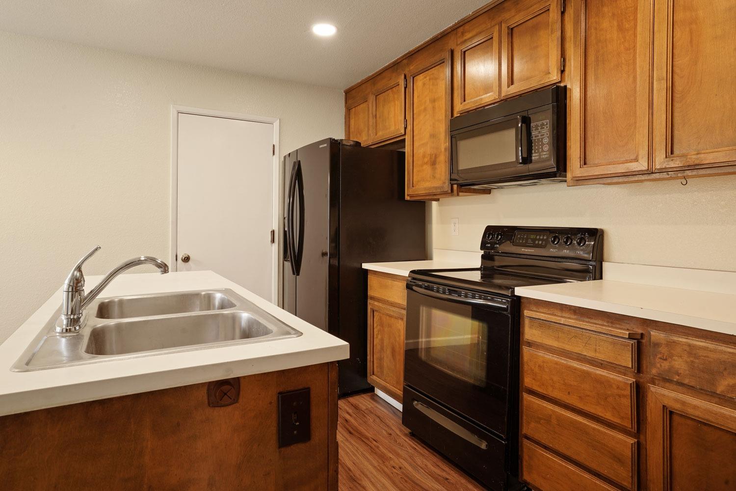 1443 West Swain Road Stockton, CA 95207 - Photo 11 of 41