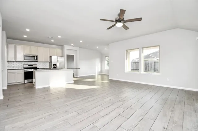 $2,500 | 2131 Levant Lane, Baytown, TX 77523