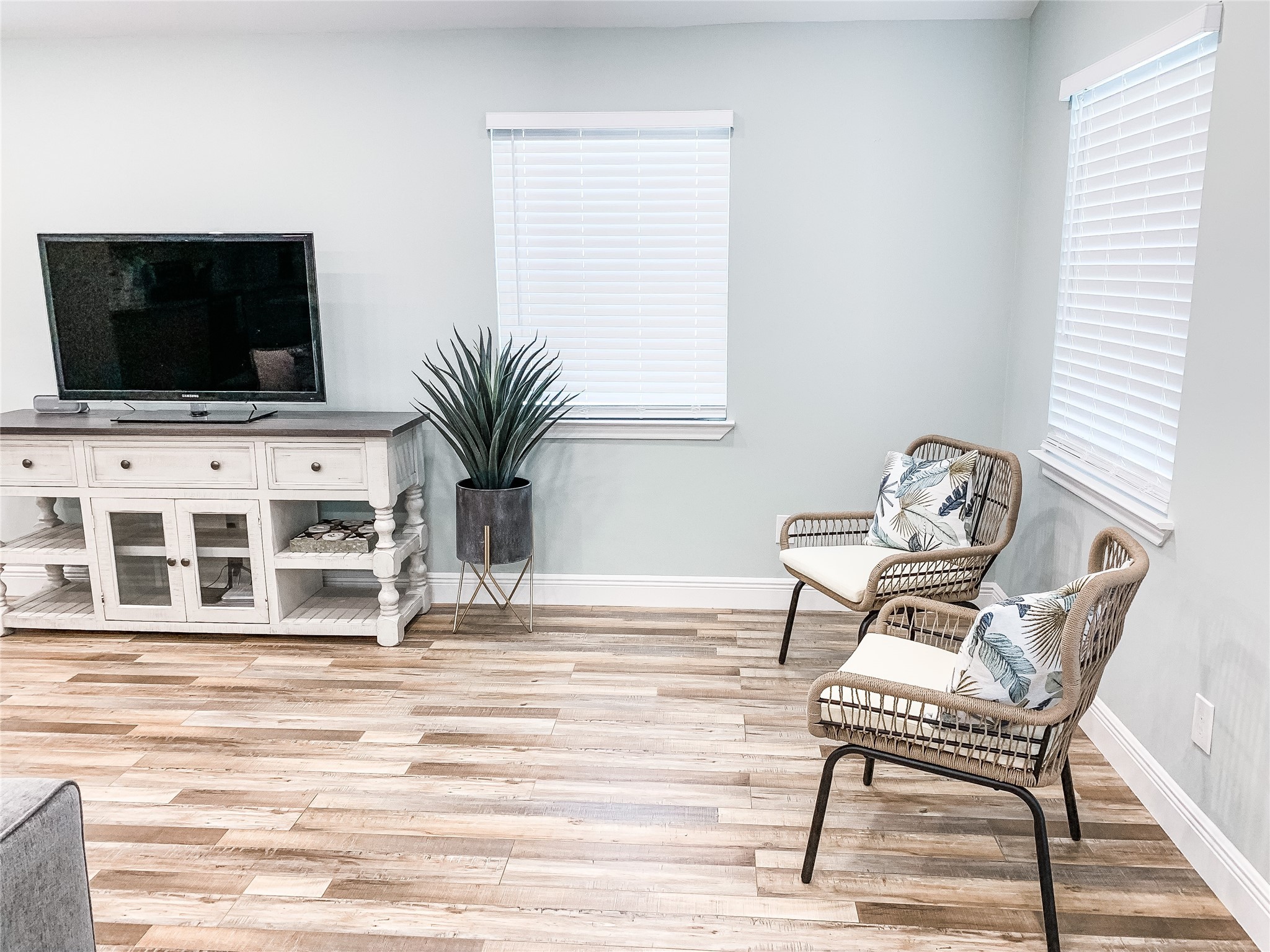 246 Seagull Road Sargent, TX 77414 - Photo 11 of 25 a view of a livingroom with furniture