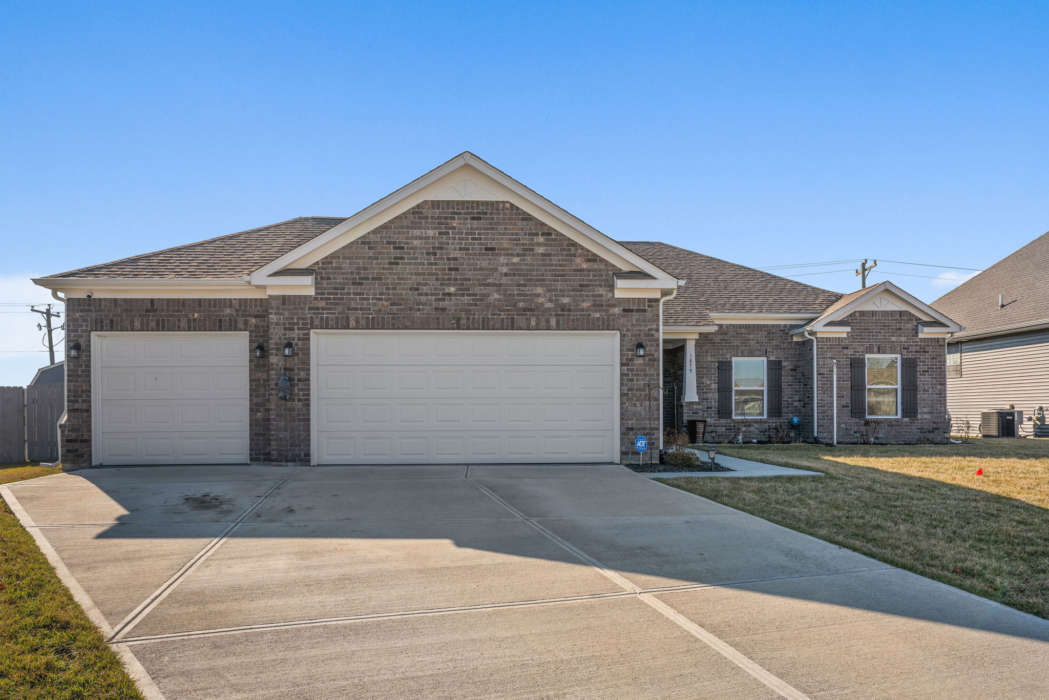 1879 Shellbark Court Columbus, IN 47201 - Photo 2 of 33 Gallery Image 2