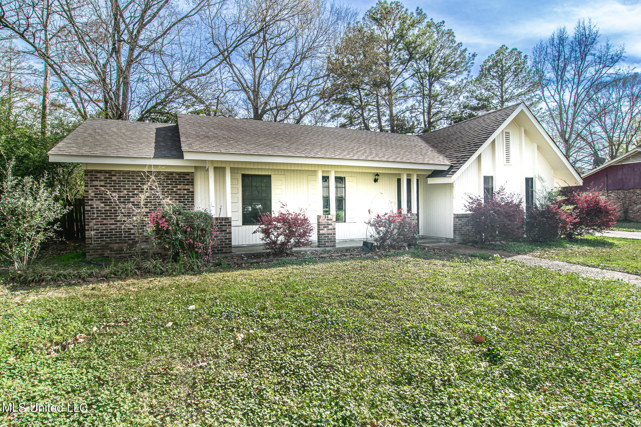 1616 Edgewood Place Clinton, MS 39056 - Photo 2 of 36 DSC_0120