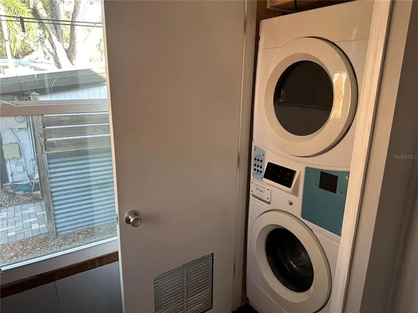 a close up view of a washer and dryer