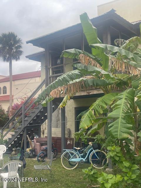 271 St George Street St. Augustine, FL 32084 - Photo 16 of 21 a backyard of a house with table and chairs