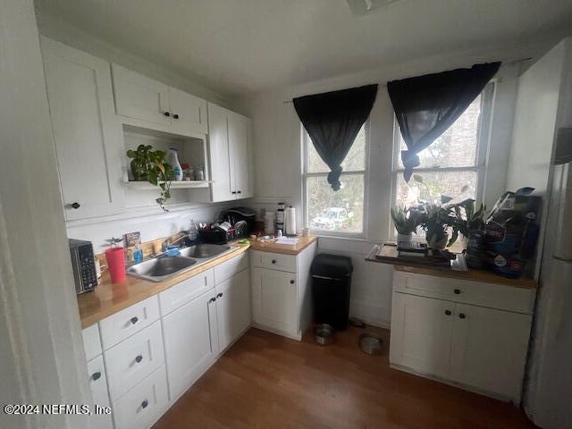 271 St George Street St. Augustine, FL 32084 - Photo 20 of 21 a kitchen with a sink cabinets and window
