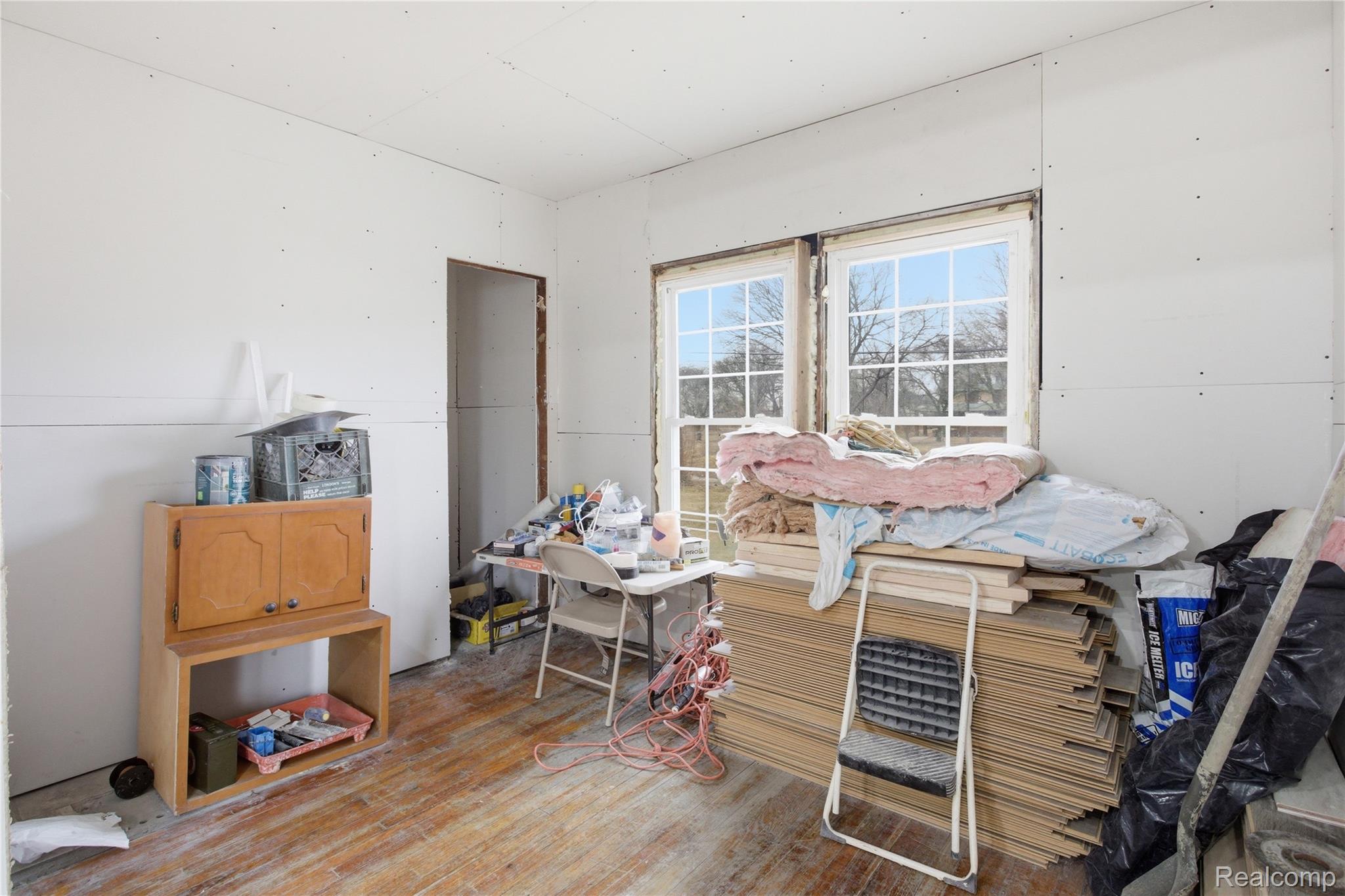 4624 Pacific Street Detroit, MI 48204 - Photo 18 of 39 Misc room with light wood-type flooring