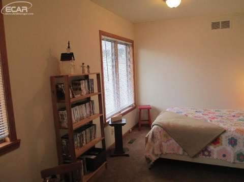 5296 North Center Road Flint, MI 48506 - Photo 19 of 33 20435397-18.JPG