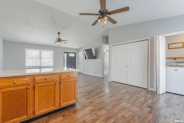 $215,000 | 811 West Monroe Street, Athens, IL 62613