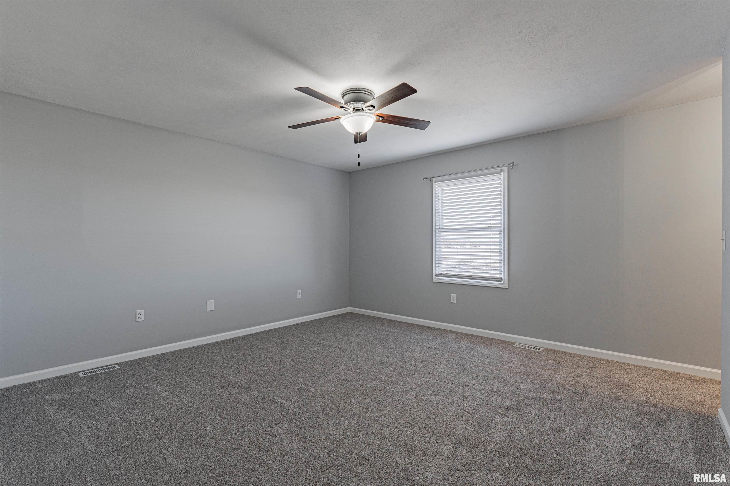 811 West Monroe Street Athens, IL 62613 - Photo 12 of 21