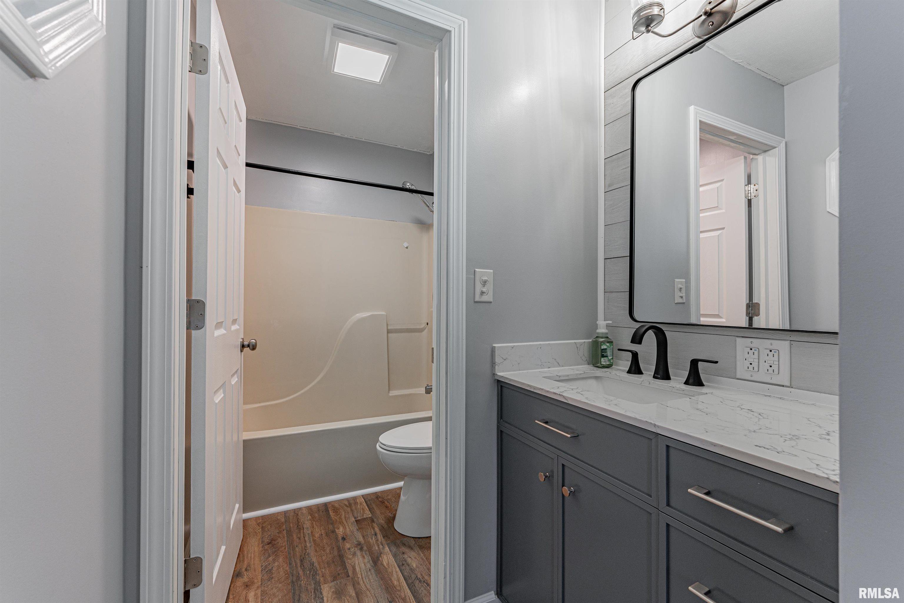 811 West Monroe Street Athens, IL 62613 - Photo 14 of 21