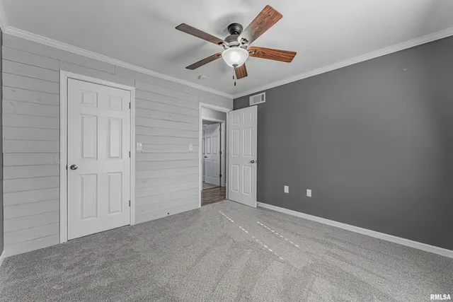 $215,000 | 811 West Monroe Street, Athens, IL 62613