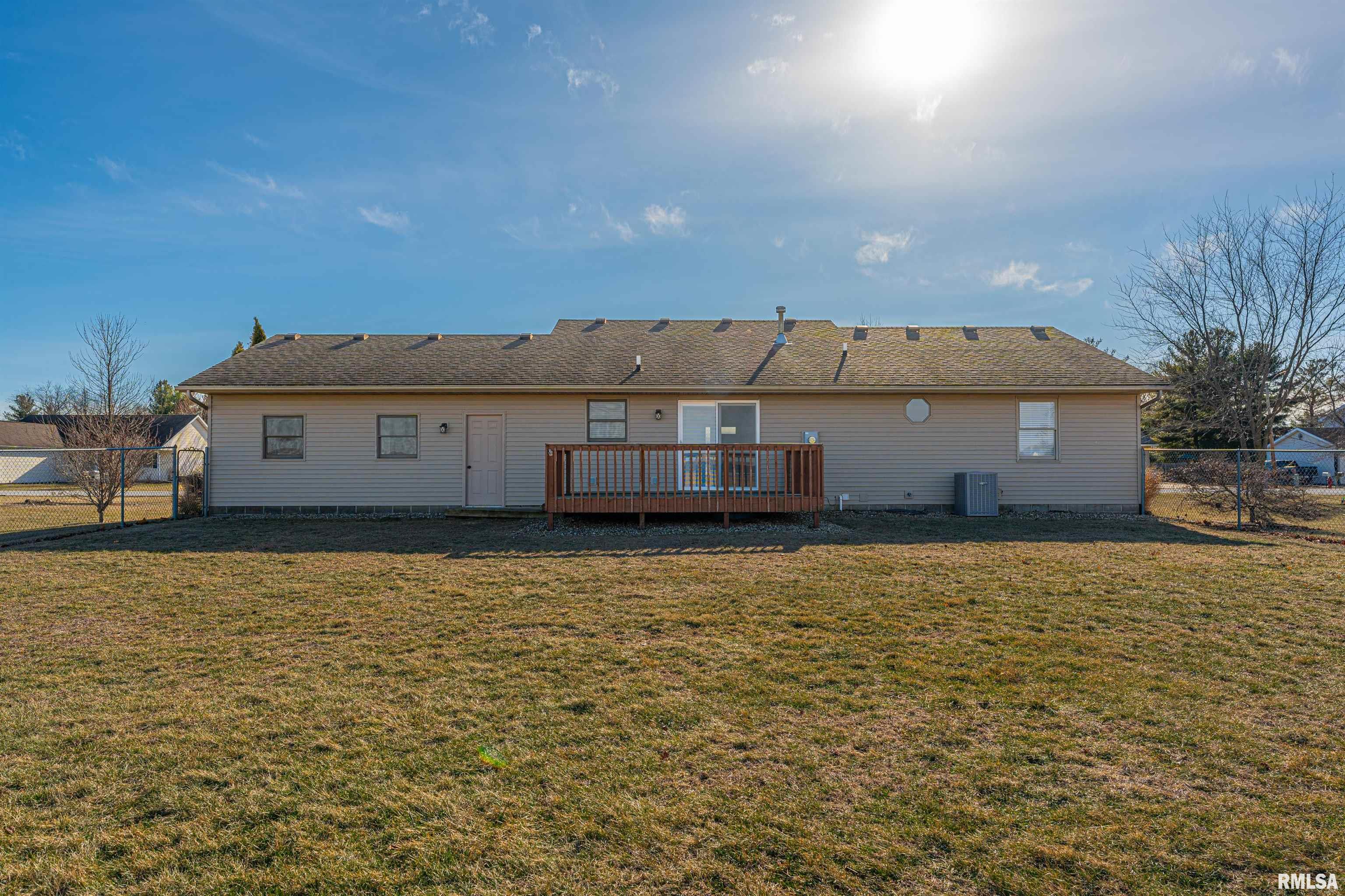 811 West Monroe Street Athens, IL 62613 - Photo 2 of 21