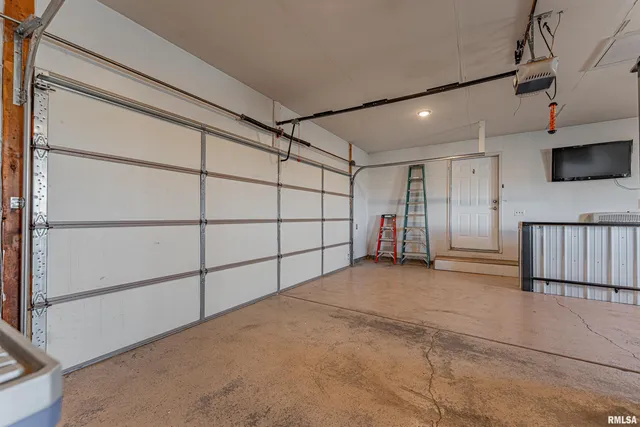 $215,000 | 811 West Monroe Street, Athens, IL 62613