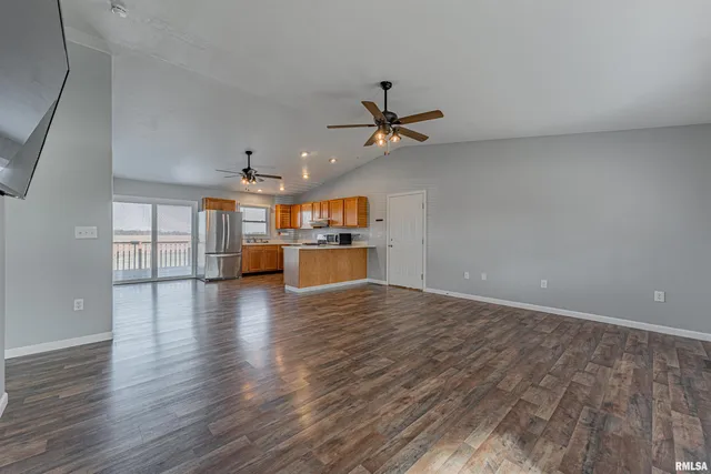 $215,000 | 811 West Monroe Street, Athens, IL 62613