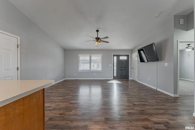 $215,000 | 811 West Monroe Street, Athens, IL 62613