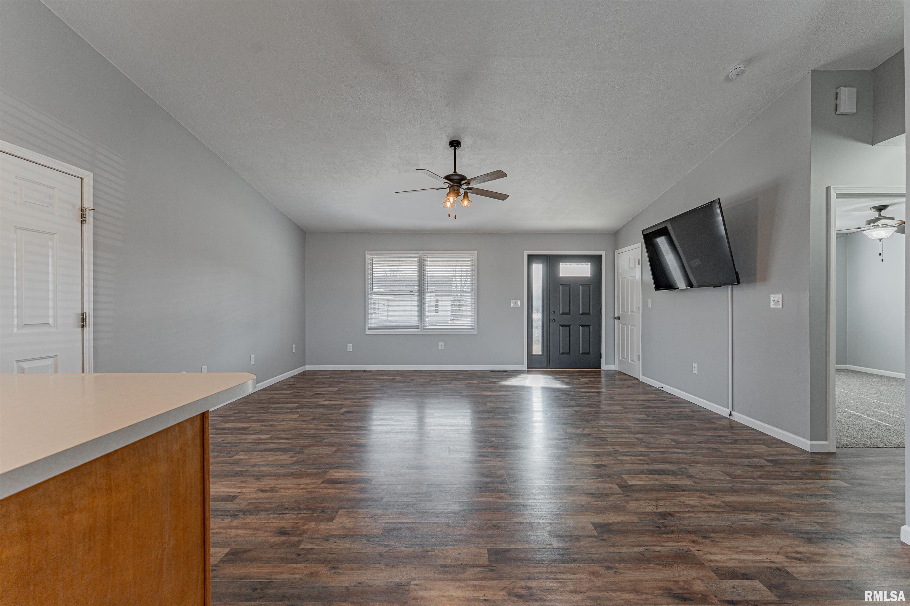 811 West Monroe Street Athens, IL 62613 - Photo 6 of 21