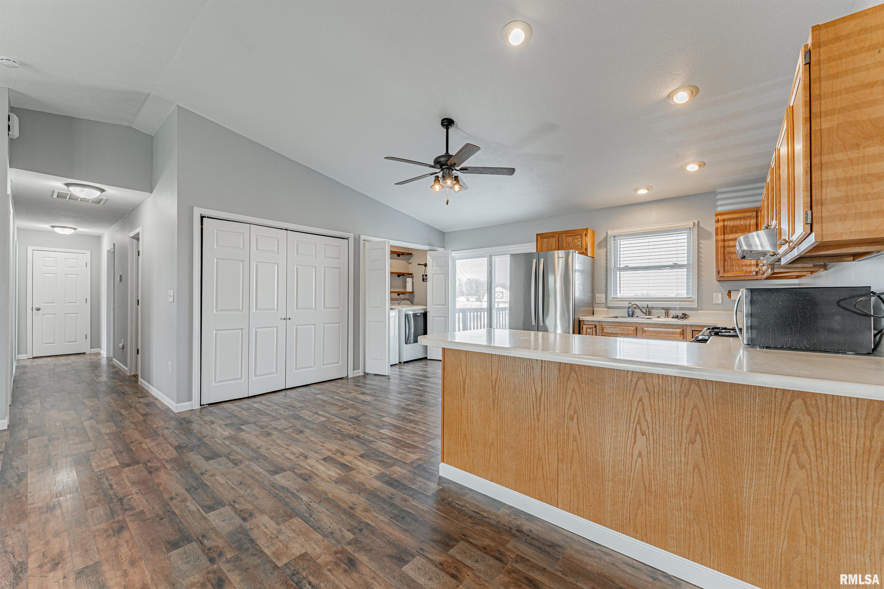 811 West Monroe Street Athens, IL 62613 - Photo 7 of 21