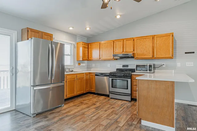 $215,000 | 811 West Monroe Street, Athens, IL 62613