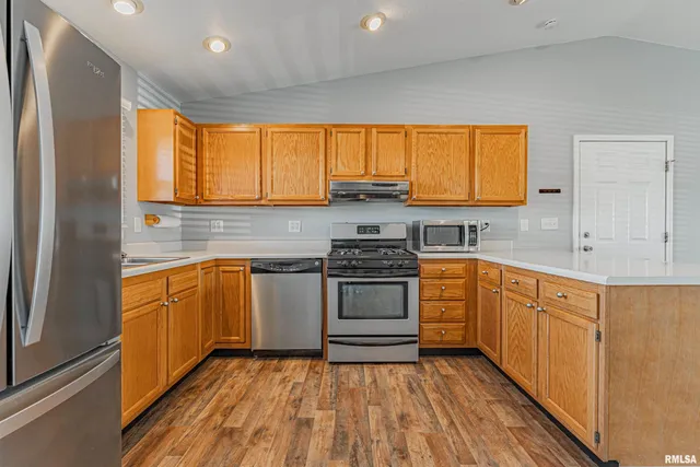 $215,000 | 811 West Monroe Street, Athens, IL 62613