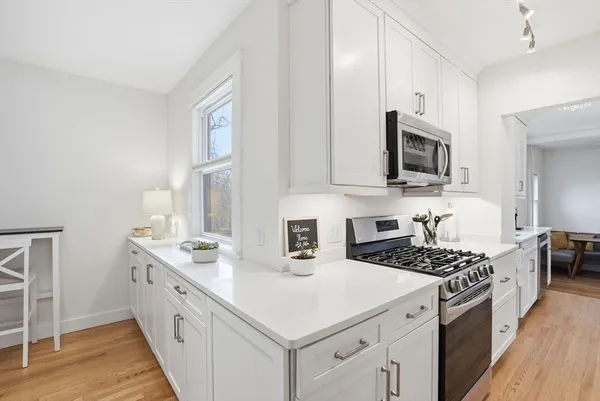 $698,000 | 30 Diab Lane, Unit 8, Cohasset, MA 02025