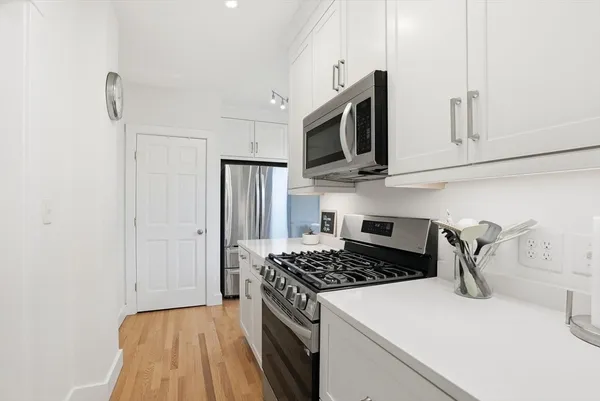 $698,000 | 30 Diab Lane, Unit 8, Cohasset, MA 02025