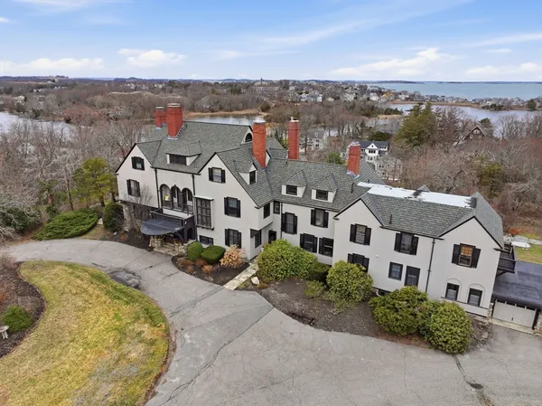 $698,000 | 30 Diab Lane, Unit 8, Cohasset, MA 02025