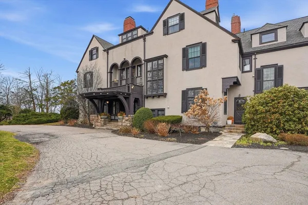$698,000 | 30 Diab Lane, Unit 8, Cohasset, MA 02025