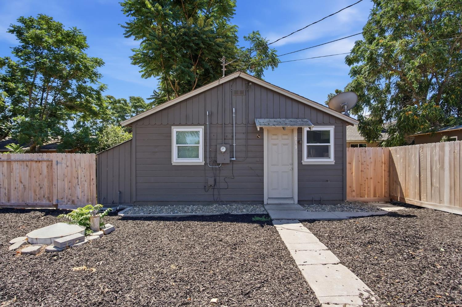 917 9th Street Turlock, CA 95380 - Photo 1 of 39
