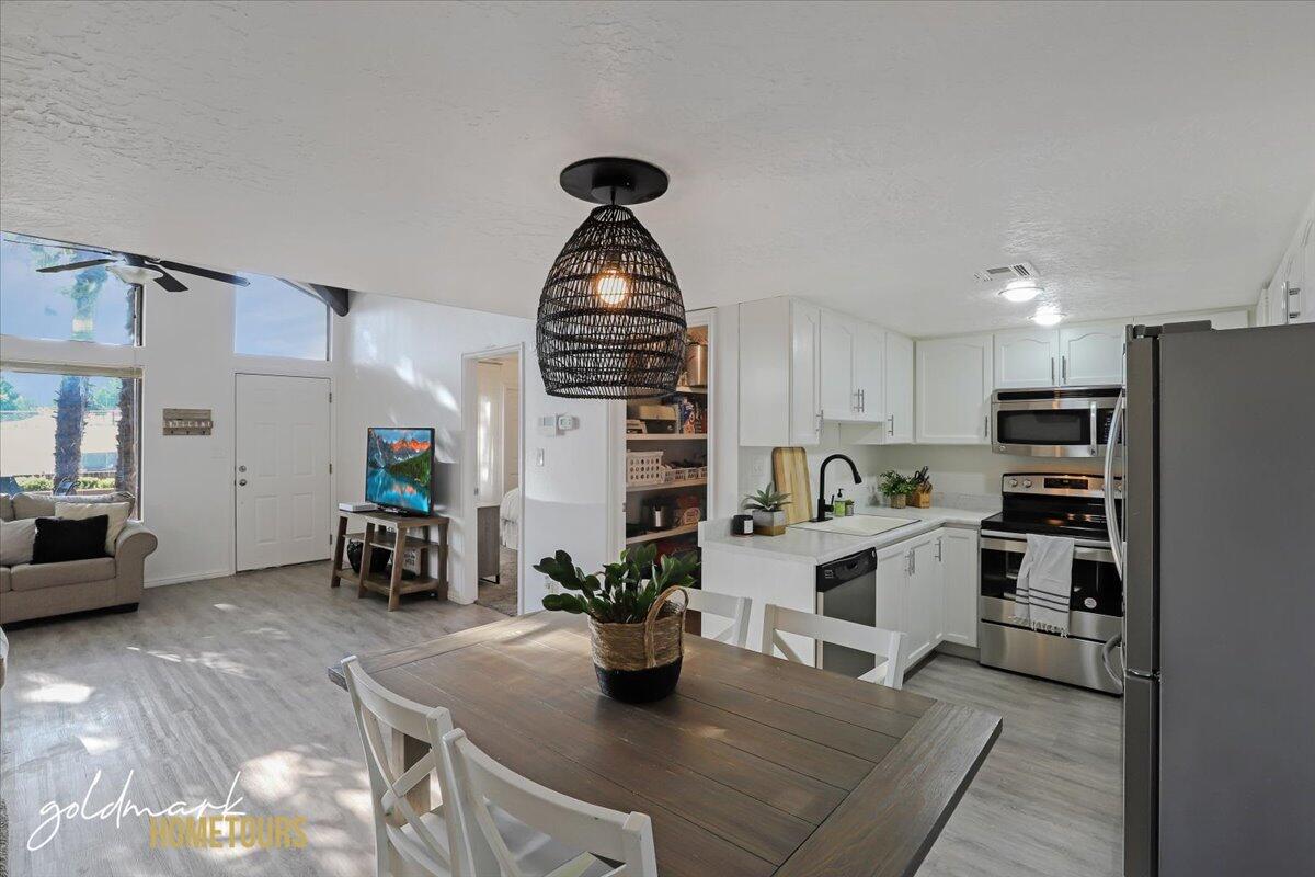 777 South 400 East, Unit 5 St. George, UT 84770 - Photo 1 of 1 great room