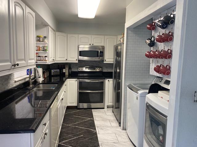 4888 Canton Road Lake Worth, FL 33463 - Photo 6 of 21 kitchen