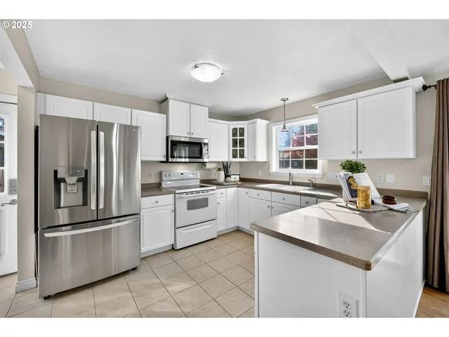 $599,900 | 318 Northeast 9th Avenue, Canby, OR 97013