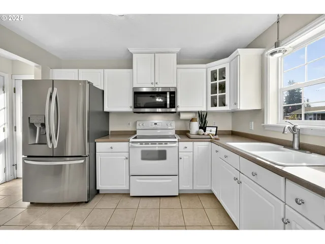 $599,900 | 318 Northeast 9th Avenue, Canby, OR 97013