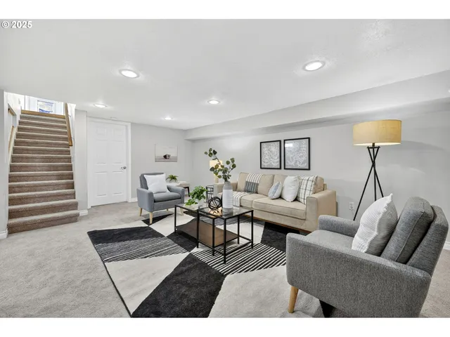 $599,900 | 318 Northeast 9th Avenue, Canby, OR 97013