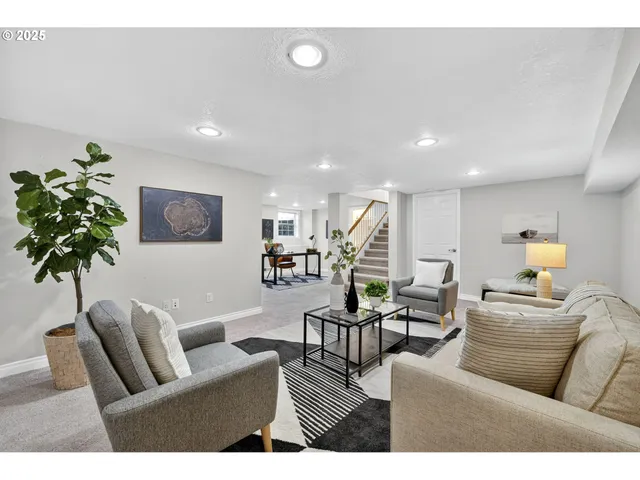 $599,900 | 318 Northeast 9th Avenue, Canby, OR 97013