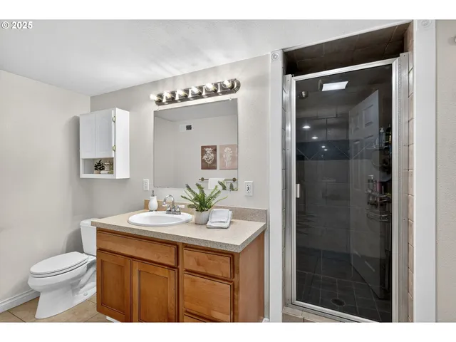 $599,900 | 318 Northeast 9th Avenue, Canby, OR 97013